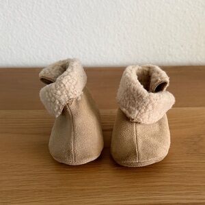 Babygap infant fleece bootie